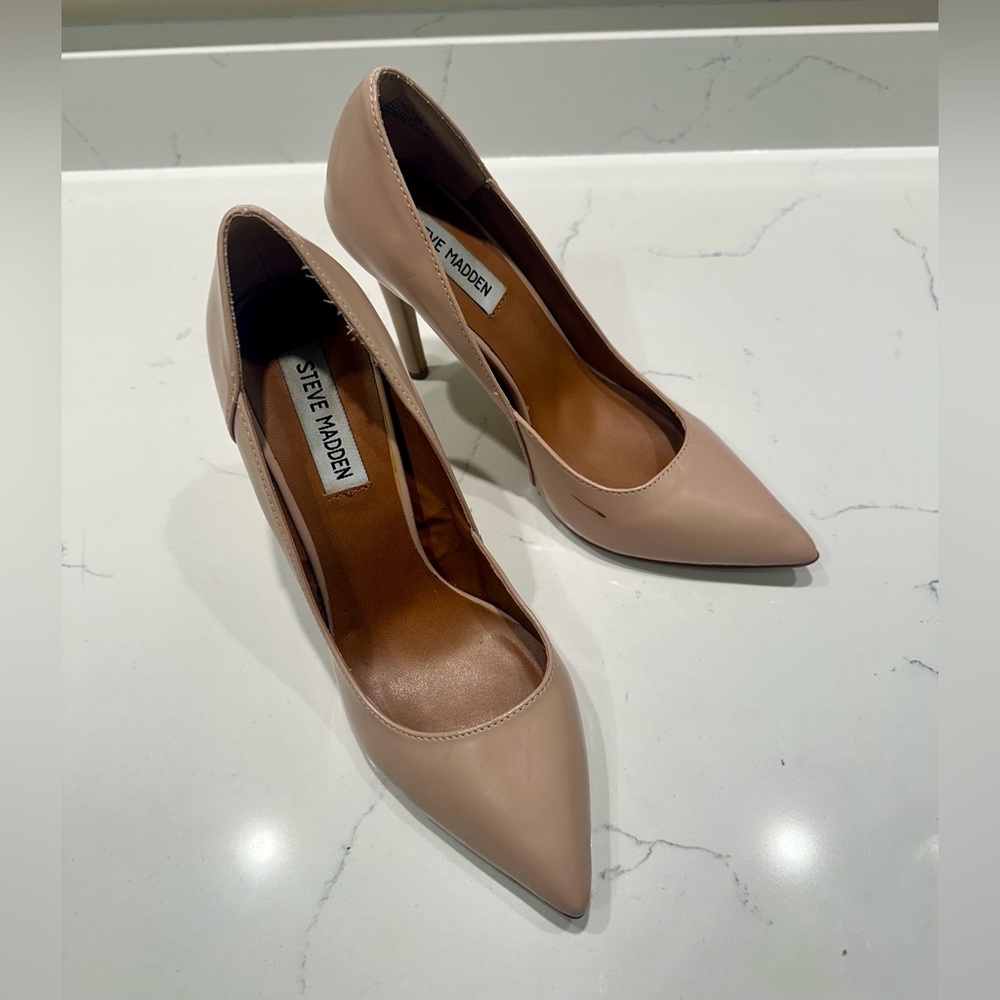 Steve Madden Nude/Tan Pointed Heels - size 8.5 - Picture 2 of 8
